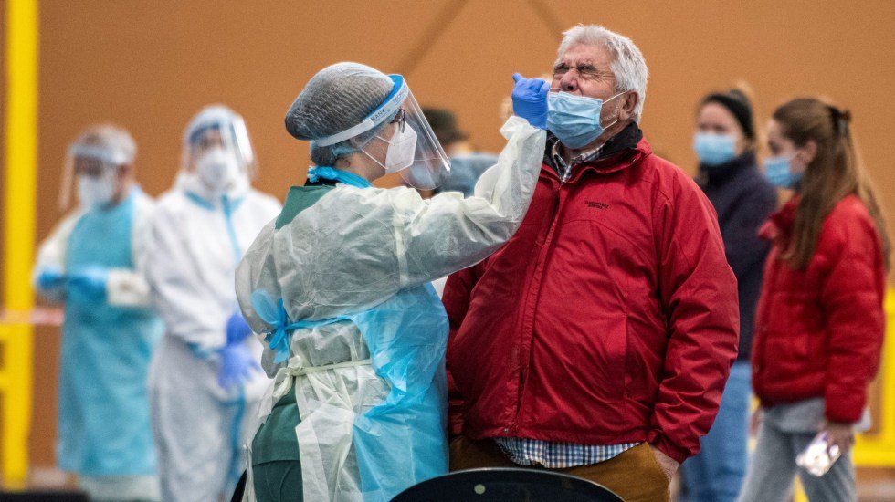 La pandemia sigue al alza en España con 25.500 casos y 200 muertos más